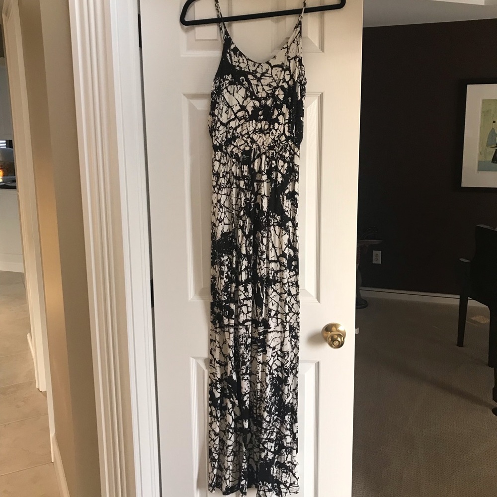 Lush black & off white maxi dress. XS